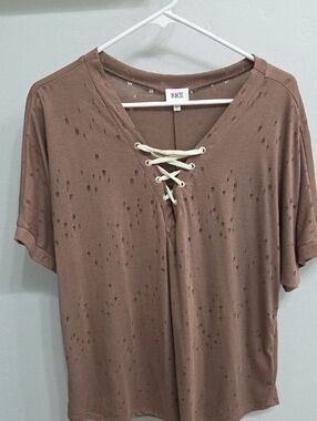 BKE Women's Brown Lace-Up V-Neck Short Sleeve Top